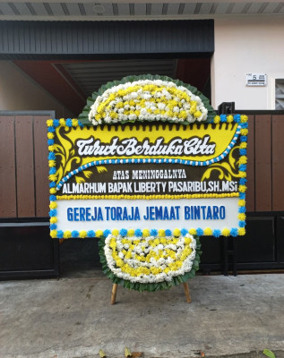 Papan Bunga Duka di Orang Kayo Hitam